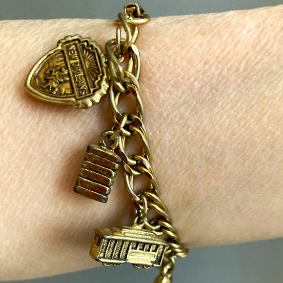 Fun vintage New Orleans charm bracelet - Picture 6 of 6